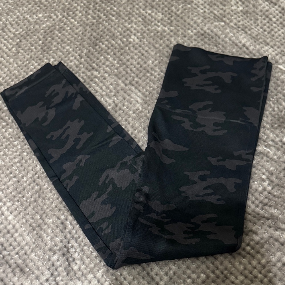 SPANX Black & Gray Camo Leggings